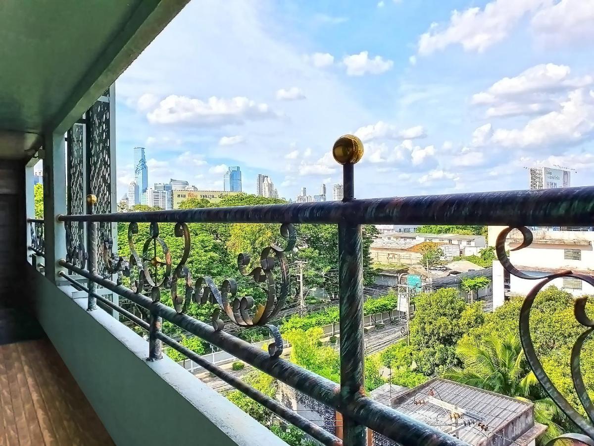 The Montana Lodge-Sathorn Banguecoque Exterior foto