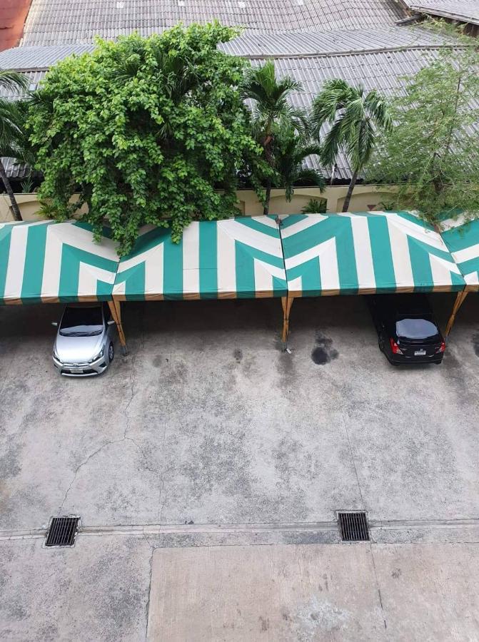 The Montana Lodge-Sathorn Banguecoque Exterior foto